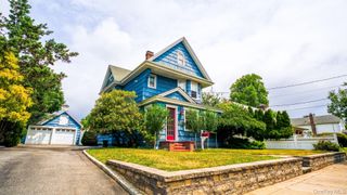 14 Easton Street, Lindenhurst, NY 11757