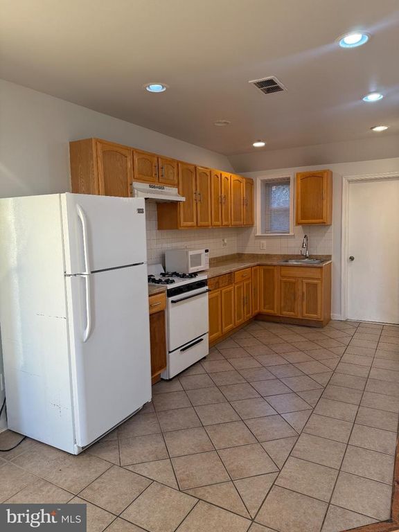 2427 N 10TH ST, Philadelphia, PA 19133