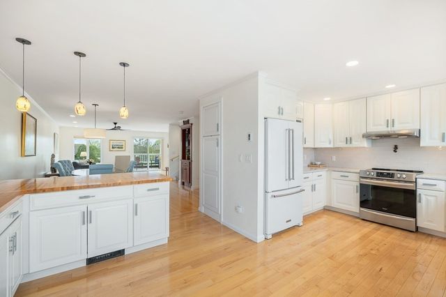 17 Raven Ln 2-B, Gloucester, MA 01930
