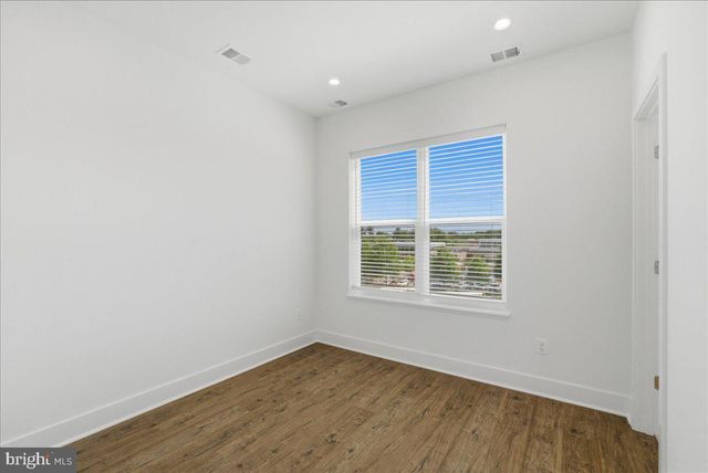 2018 TYSONS RIDGELINE RD, Falls Church, VA 22043
