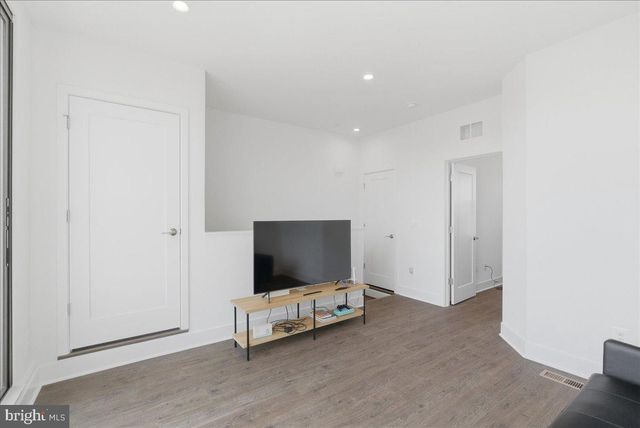 2018 TYSONS RIDGELINE RD, Falls Church, VA 22043