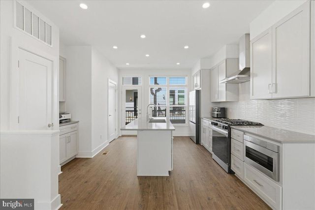 2018 TYSONS RIDGELINE RD, Falls Church, VA 22043