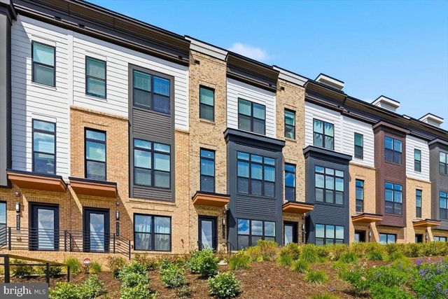 2018 TYSONS RIDGELINE RD, Falls Church, VA 22043