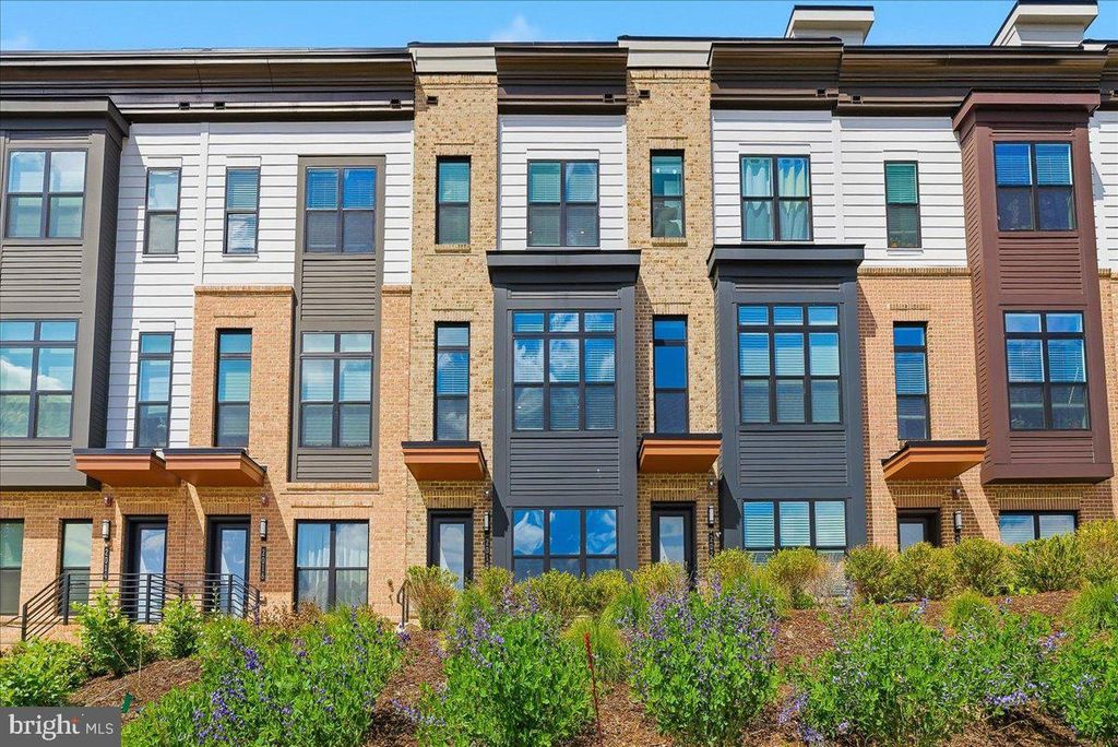 2018 TYSONS RIDGELINE RD, Falls Church, VA 22043