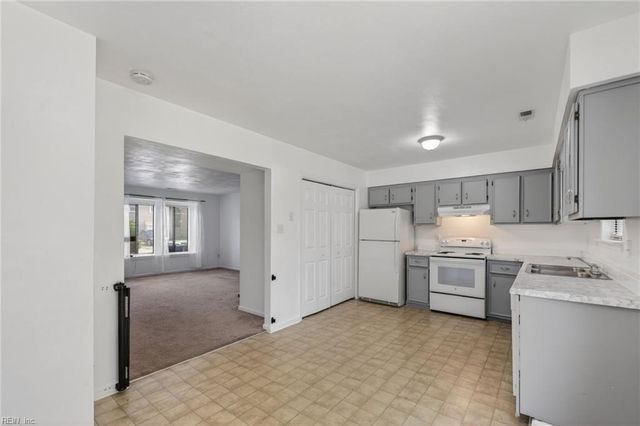 408 Hill Meadow DR, Virginia Beach, VA 23454
