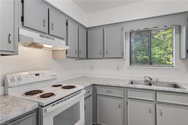 408 Hill Meadow DR, Virginia Beach, VA 23454