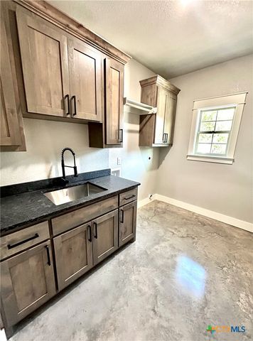 3 Saul Dr, Lampasas, TX 76550