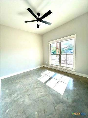 3 Saul Dr, Lampasas, TX 76550