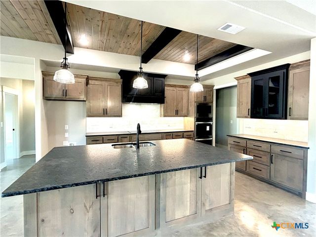 3 Saul Dr, Lampasas, TX 76550
