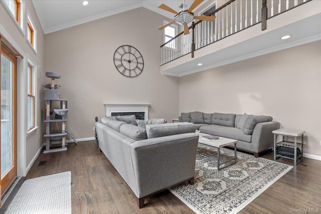 31 9th Avenue, Kings Park, NY 11754