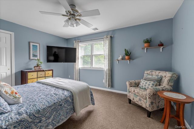 31 9th Avenue, Kings Park, NY 11754
