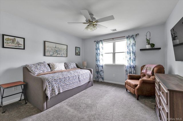 31 9th Avenue, Kings Park, NY 11754