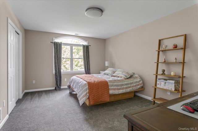 31 9th Avenue, Kings Park, NY 11754