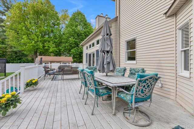31 9th Avenue, Kings Park, NY 11754