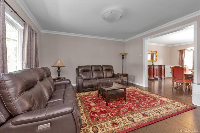 31 9th Avenue, Kings Park, NY 11754