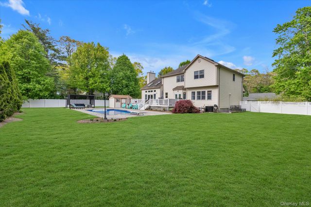 31 9th Avenue, Kings Park, NY 11754