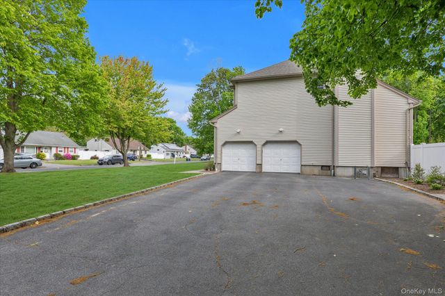 31 9th Avenue, Kings Park, NY 11754