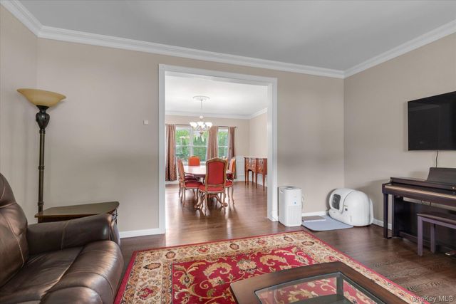 31 9th Avenue, Kings Park, NY 11754