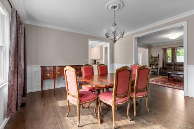 31 9th Avenue, Kings Park, NY 11754