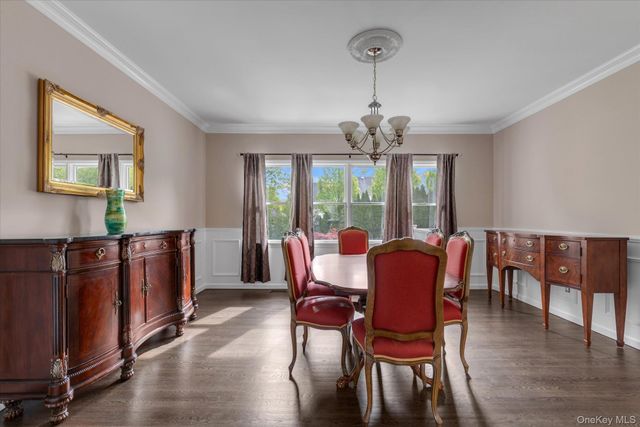 31 9th Avenue, Kings Park, NY 11754