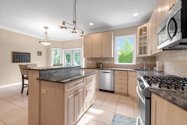 31 9th Avenue, Kings Park, NY 11754
