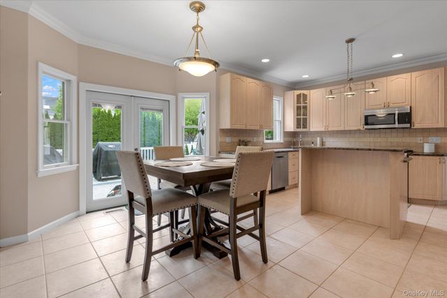 31 9th Avenue, Kings Park, NY 11754