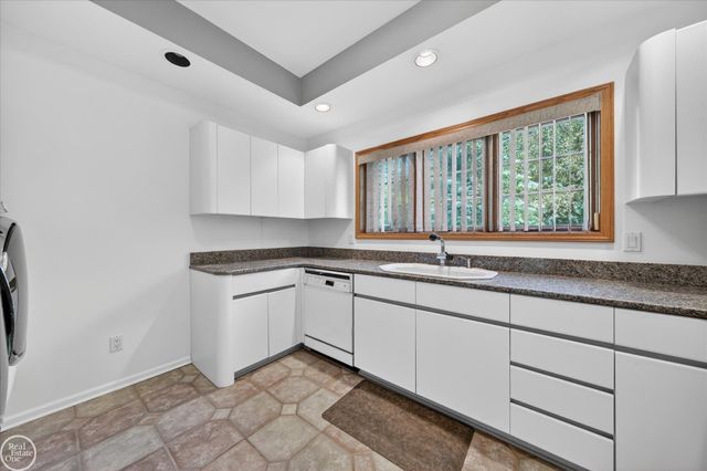1 Beckford Place, Clarkston, MI 48348