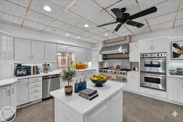 1 Beckford Place, Clarkston, MI 48348