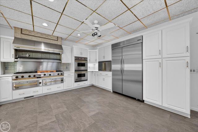 1 Beckford Place, Clarkston, MI 48348