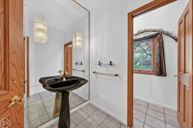 1 Beckford Place, Clarkston, MI 48348