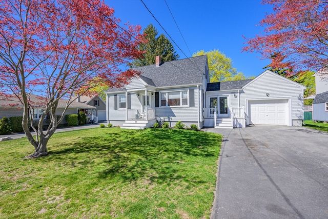186 Compos St, Somerset, MA 02726