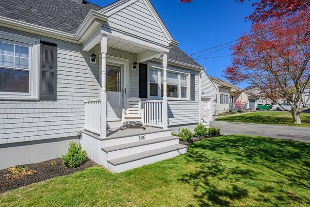 186 Compos St, Somerset, MA 02726