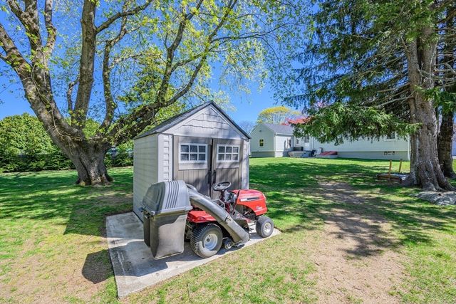 186 Compos St, Somerset, MA 02726