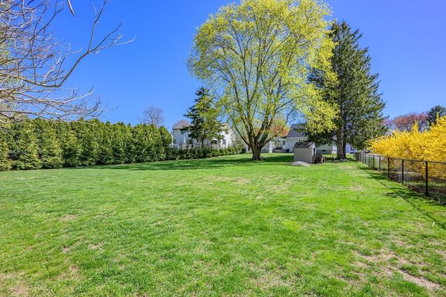 186 Compos St, Somerset, MA 02726