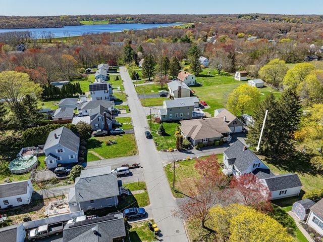 186 Compos St, Somerset, MA 02726