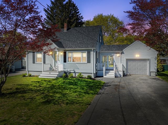 186 Compos St, Somerset, MA 02726