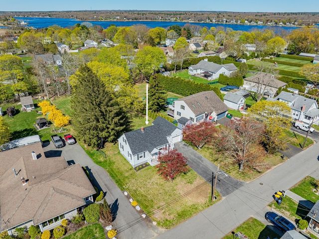 186 Compos St, Somerset, MA 02726