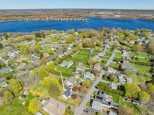 186 Compos St, Somerset, MA 02726