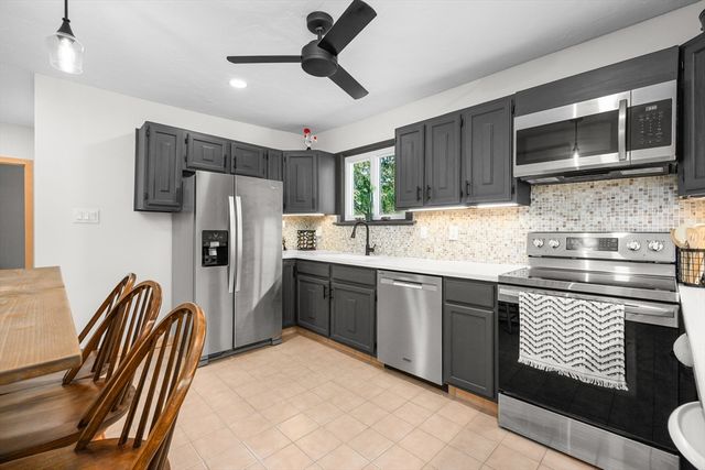 186 Compos St, Somerset, MA 02726