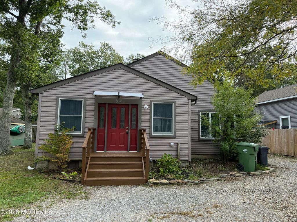 837 Huntington Avenue, Pine Beach, NJ 08741