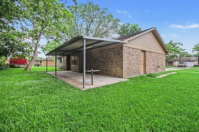 1917 Coupland Drive, La Porte, TX 77571