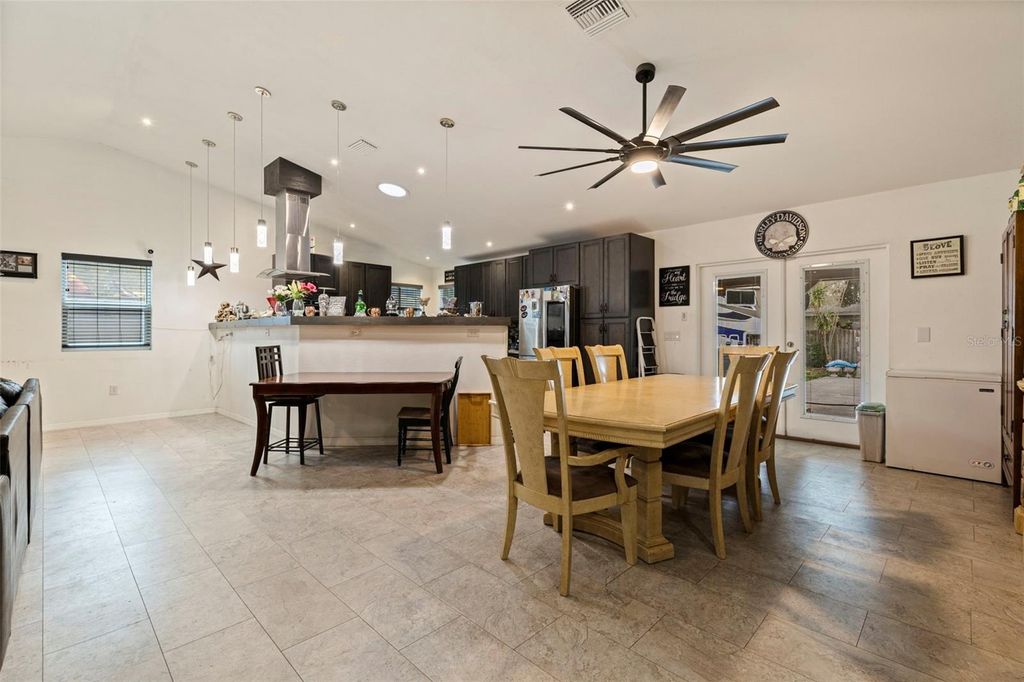 Image 11 of property listing at 649 16TH STREET NW, Largo, FL 33770