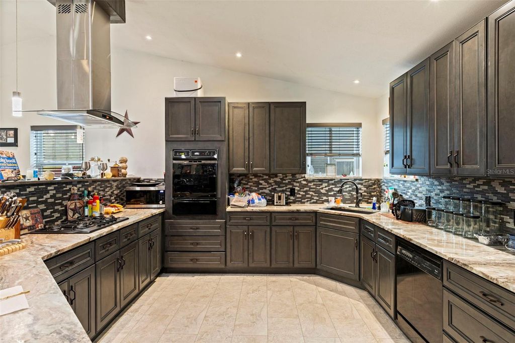 Image 12 of property listing at 649 16TH STREET NW, Largo, FL 33770