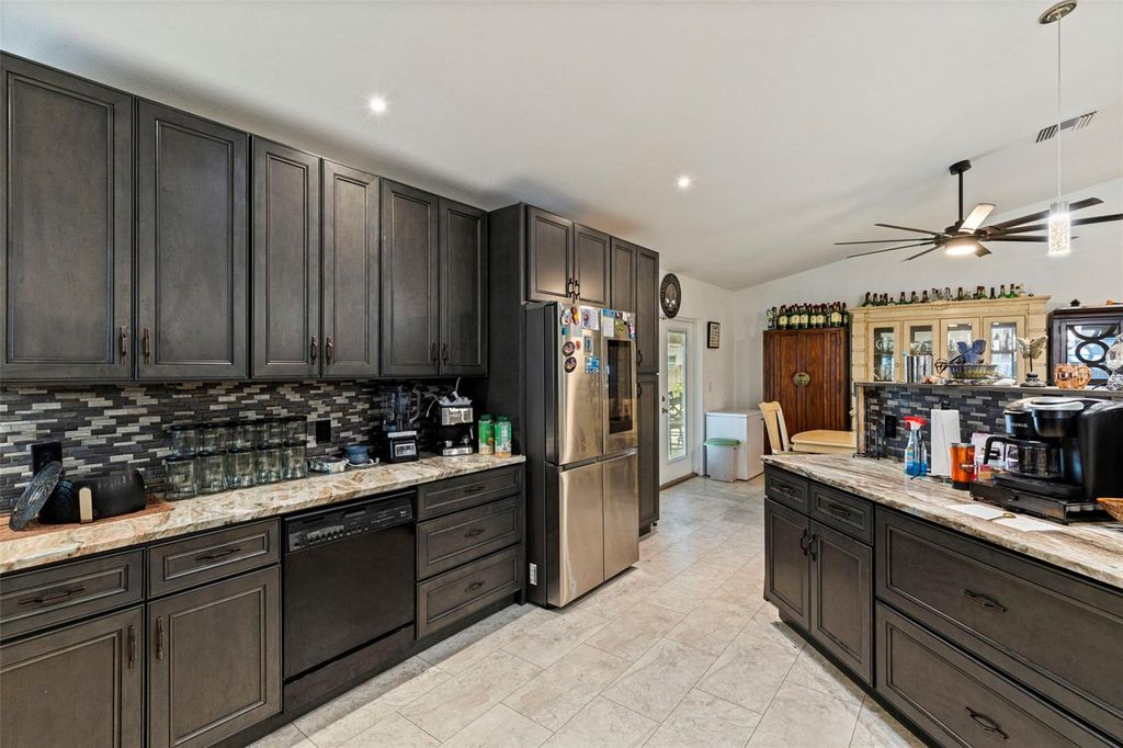 Image 15 of property listing at 649 16TH STREET NW, Largo, FL 33770