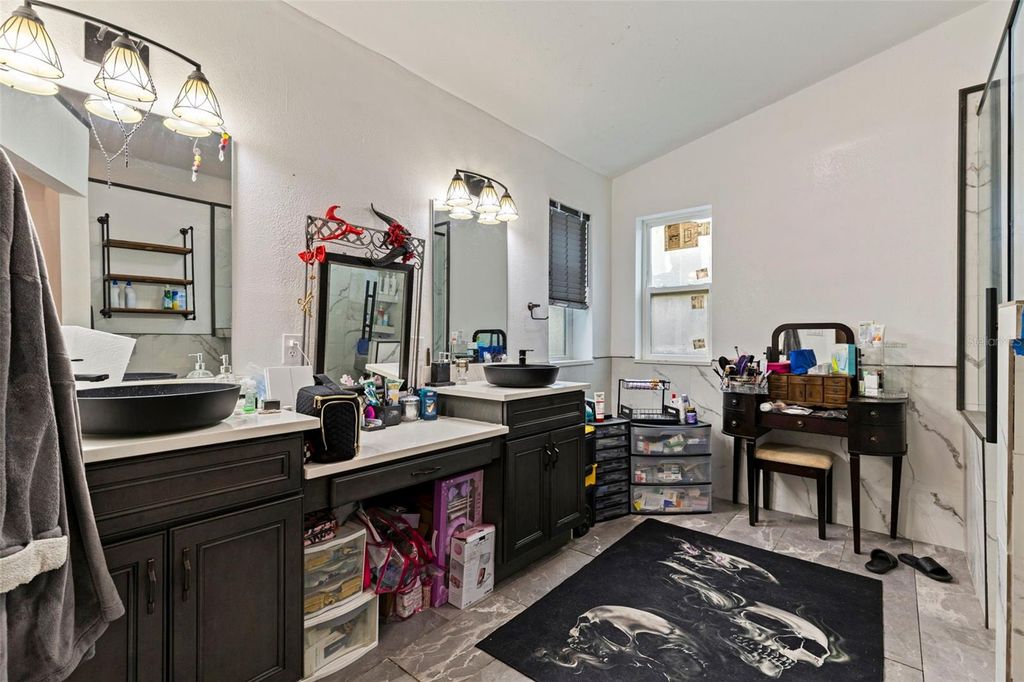 Image 18 of property listing at 649 16TH STREET NW, Largo, FL 33770