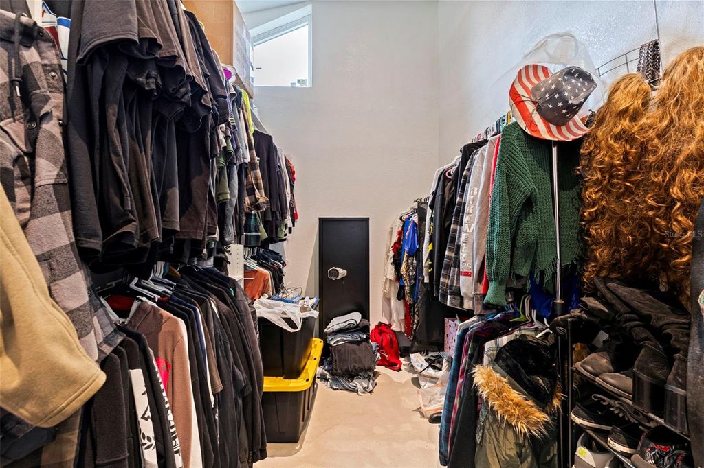 Image 20 of property listing at 649 16TH STREET NW, Largo, FL 33770