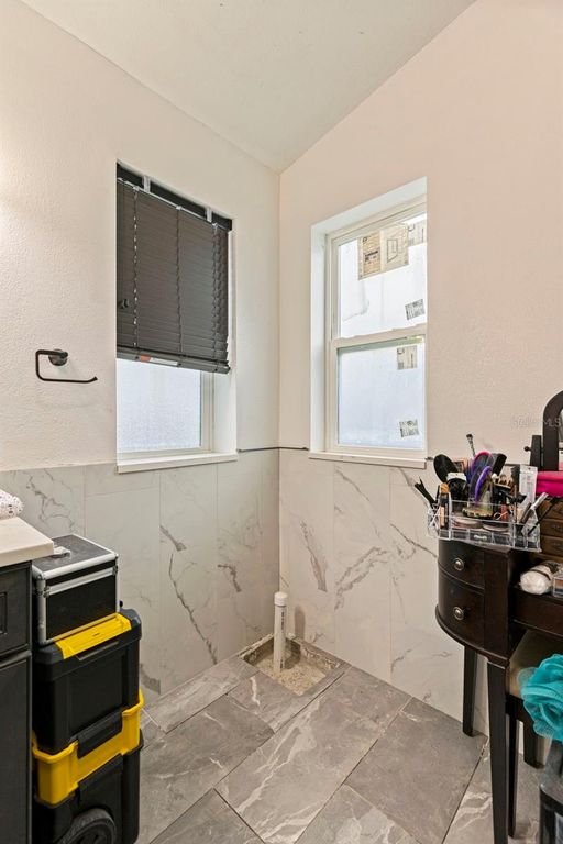 Image 21 of property listing at 649 16TH STREET NW, Largo, FL 33770