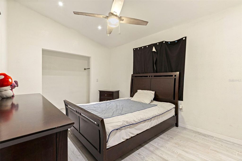 Image 22 of property listing at 649 16TH STREET NW, Largo, FL 33770