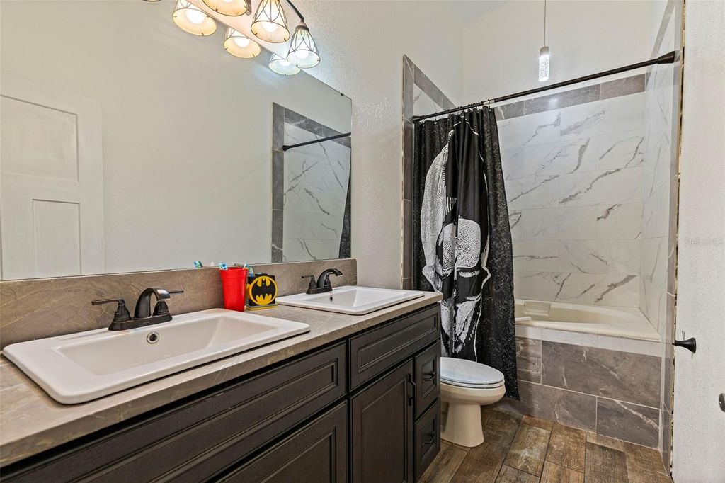 Image 23 of property listing at 649 16TH STREET NW, Largo, FL 33770