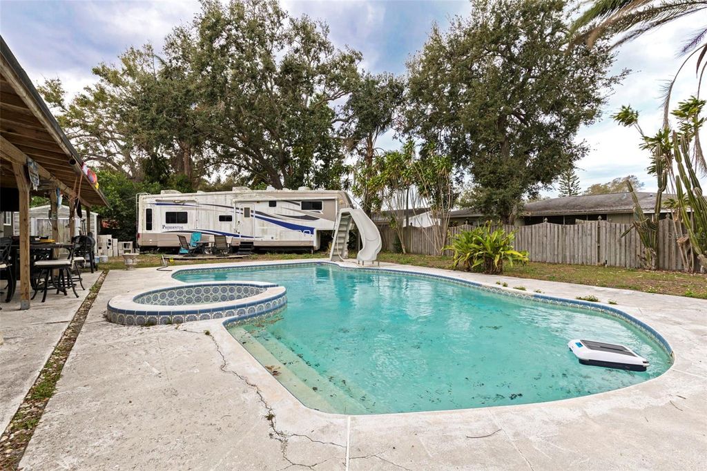 Image 29 of property listing at 649 16TH STREET NW, Largo, FL 33770